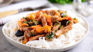 Лапша удон со свининой и овощами