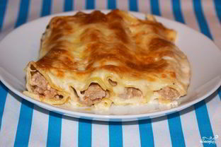 Каннеллони с фаршем под соусом бешамель