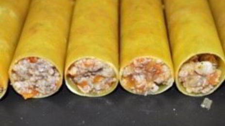 каннеллони с фаршем под соусом бешамель