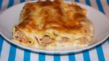каннеллони с фаршем под соусом бешамель