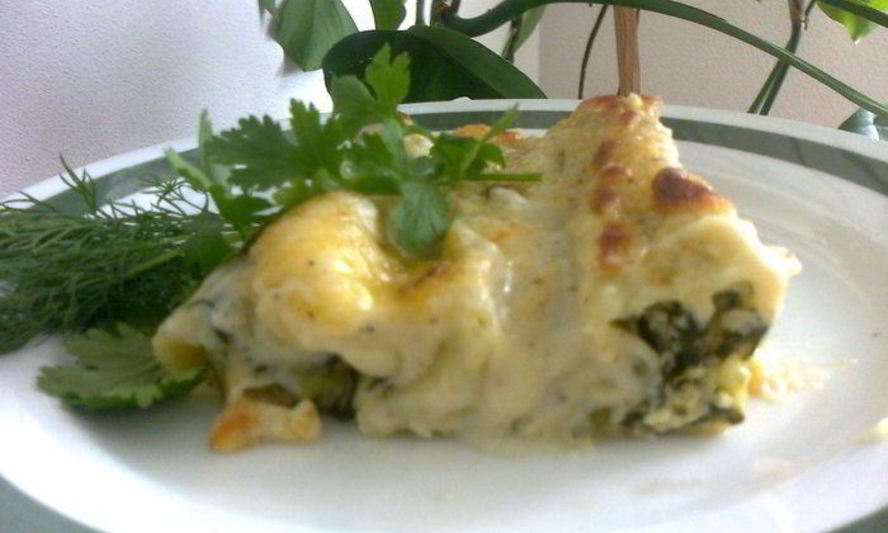 Рецепт каннелоней с рикотой и шпинатом под бешамелем
