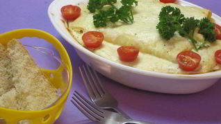 Каннелони с рикоттой под соусом с сыром Джюгас