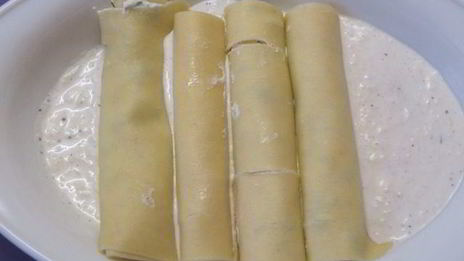 каннелони с рикоттой под соусом с сыром джюгас