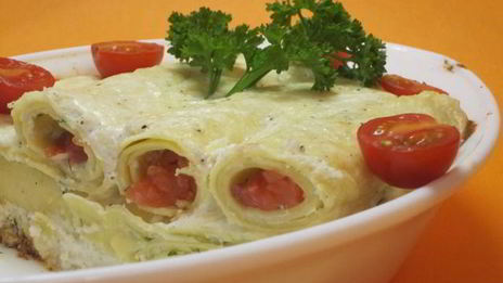 каннелони с рикоттой под соусом с сыром джюгас