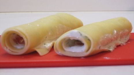 каннелони с рикоттой под соусом с сыром джюгас