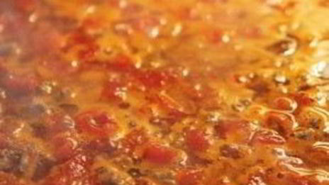 макароны с фаршем, помидорами и сырным соусом