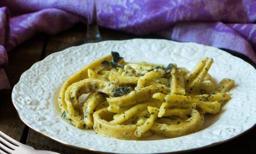 Рецепт макарон с кальмарами в сливочном соусе