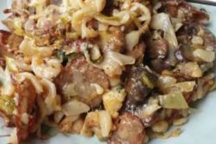 Макароны с колбасой и грибами в духовке