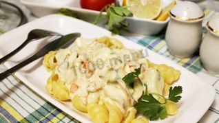 Макароны с курицей и грибами в сливочном соусе