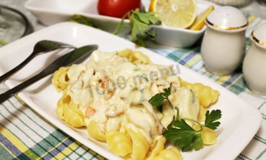 Рецепт макарон с курицей и грибами в сливочном соусе