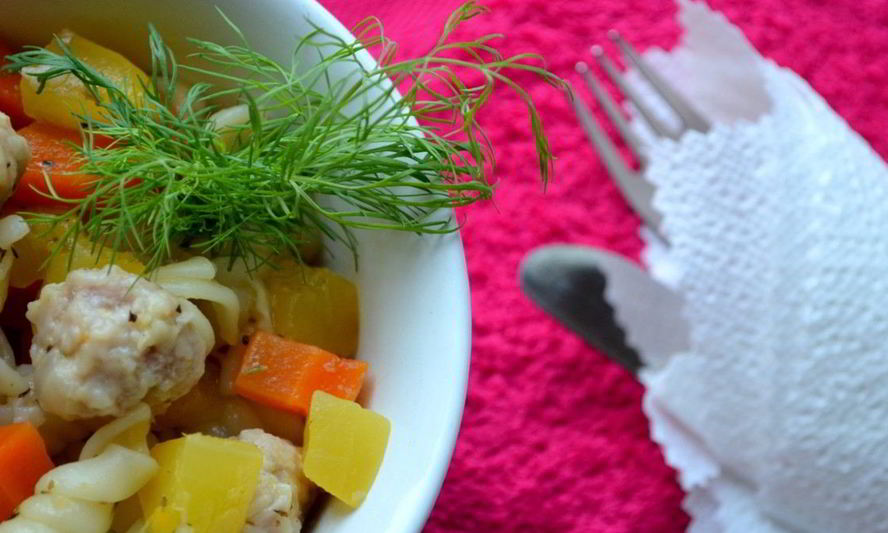 Рецепт макарон с овощами и мясными шариками