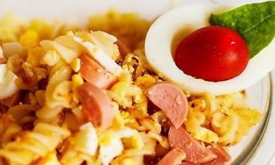 Рецепт макарон с сосисками, яйцами и сыром