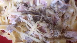 Паста фетучини с ветчиной и шампиньонами