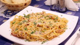 Паста карбонара с беконом