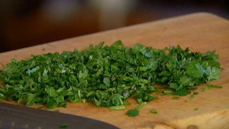 паста с брокколи, оливками и кедровыми орешками