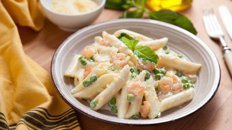 паста с креветками и зеленым горошком в сливочном соусе