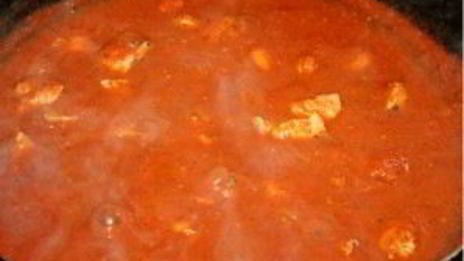 паста с куриным филе и томатным соусом