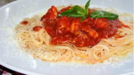 паста с куриным филе и томатным соусом