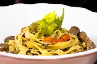 Паста с куриными сердечками и печенью