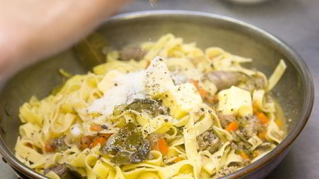 паста с куриными сердечками и печенью