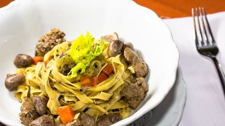 паста с куриными сердечками и печенью