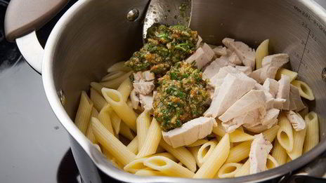 паста с курицей и соусом песто