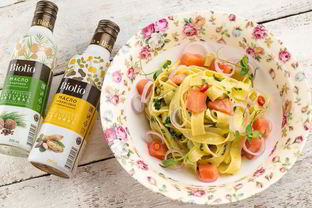 Паста с семгой и соусом песто