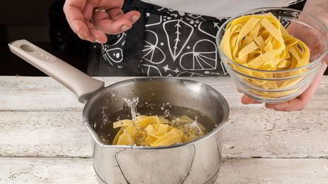 паста с семгой и соусом песто