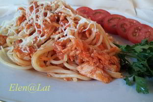 Паста с семгой в томатном соусе