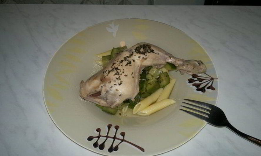 Рецепт пасты с цукини и куриной ножках в травах