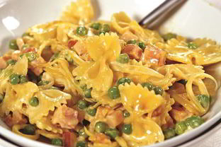 Паста с зеленым горошком и ветчиной