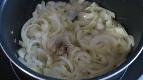 паста в луковой подливке
