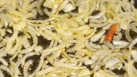 спагетти с баклажанами в томатном соусе