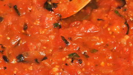 спагетти с баклажанами в томатном соусе