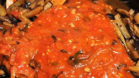 спагетти с баклажанами в томатном соусе