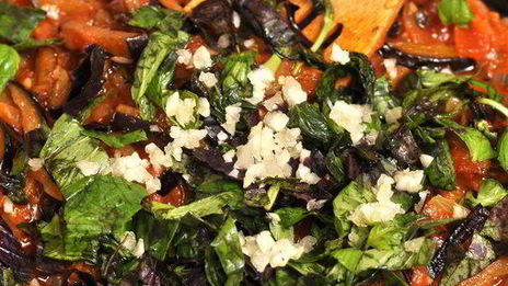 спагетти с баклажанами в томатном соусе