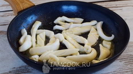 спагетти с кальмарами в сливочном соусе