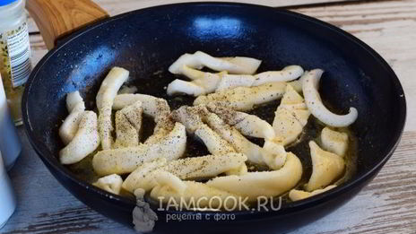 спагетти с кальмарами в сливочном соусе