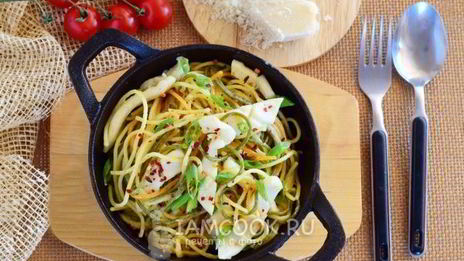 спагетти с кальмарами в сливочном соусе