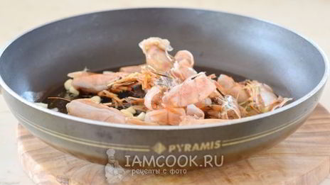 спагетти с креветками в сливочном соусе