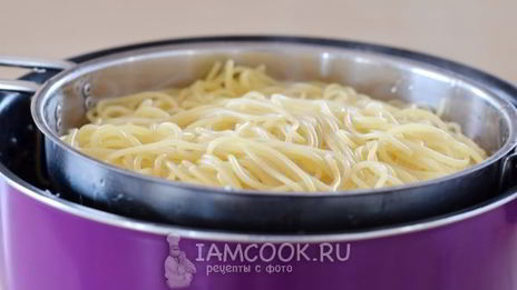 спагетти с креветками в сливочном соусе