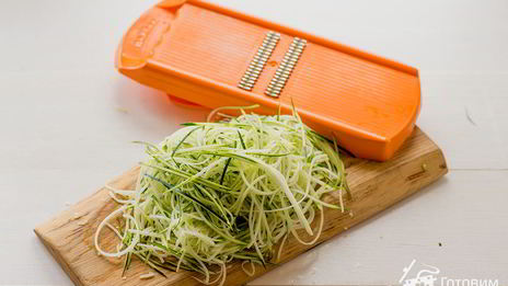 спагетти с помидорами и лапшой из цуккини