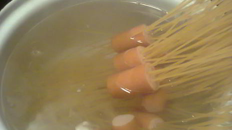 спагетти с соусом