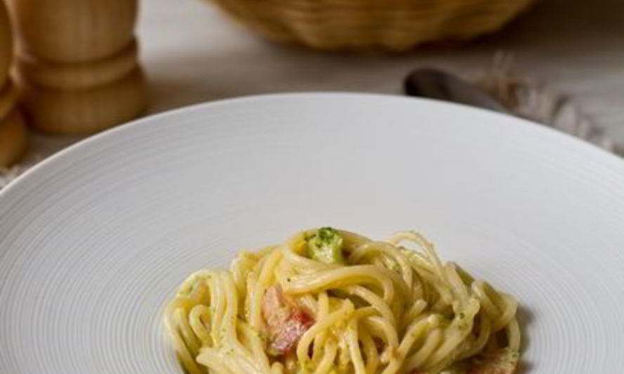 Рецепт спагетти со сливками, брокколи и беконом