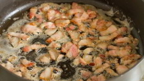 спагетти со сливками, брокколи и беконом