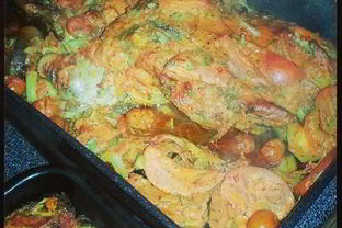 Баранина, запеченная в соусе с овощами