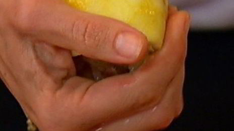 бараньи ребрышки с баклажанным пюре и помидорами