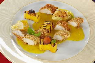 Филе цыпленка с фруктами на гриле