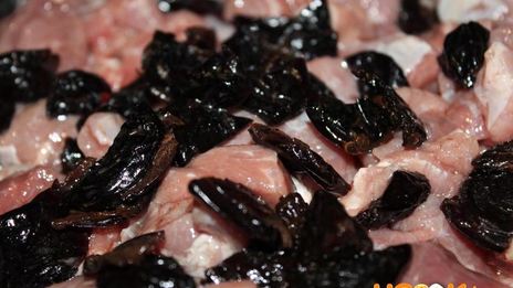 говядина, тушенная с черносливом