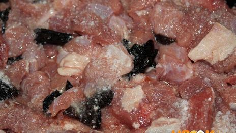 говядина, тушенная с черносливом